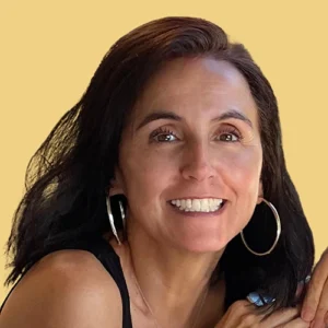 Céline Lopes - votre experte en stratégie de marque des Industries Créatives & Culturelles.